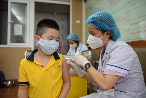 Tiêm chủng vacxin giúp bảo vệ hàng triệu trẻ em Việt Nam