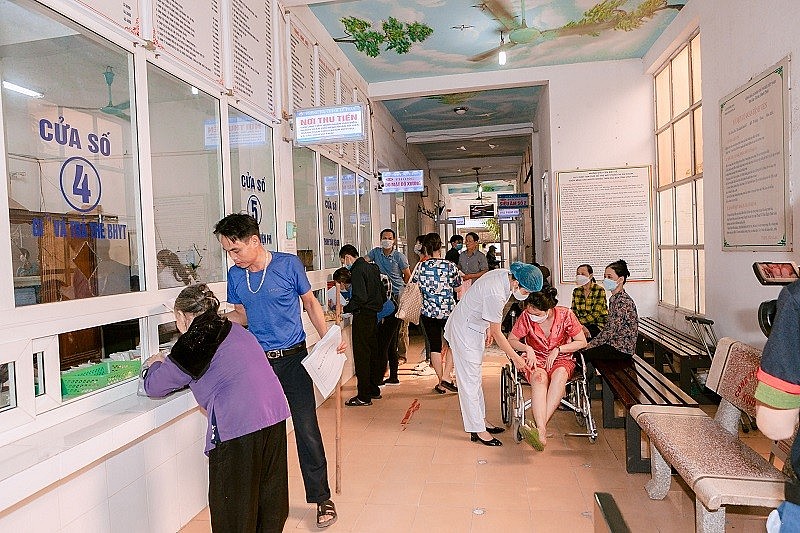 Cán bộ y tế của Trung tâm luôn nêu cao tinh thần trách nhiệm trong công việc; thực hiện tốt đổi mới phong cách, thái độ phục vụ của cán bộ y tế hướng tới sự hài lòng của người bệnh