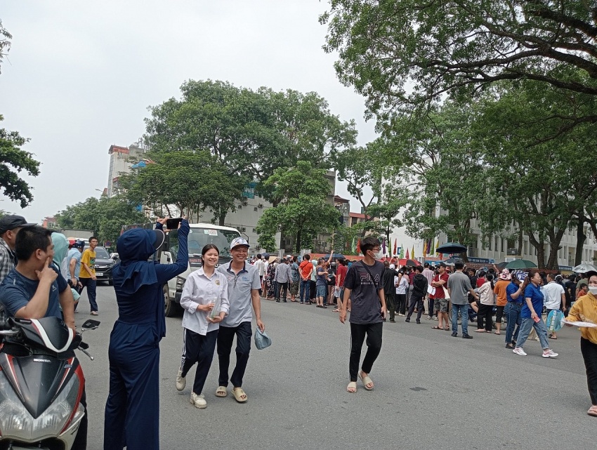 . Gương mặt thí sinh phấn rạng rỡ vui cười khi làm bài tốt