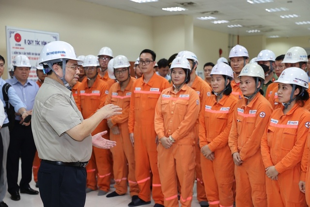 Các nhà máy điện phải cố gắng bảo đảm an toàn, vận hành tốt, khai thác tối đa công suất thiết kế nhà máy, chú ý vấn đề vệ sinh môi trường. Ảnh VGP/Nhật Bắc