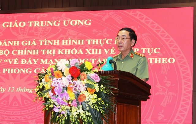 Thượng tướng Trần Quốc Tỏ, Ủy viên Trung ương Đảng, Phó Bí thư Đảng ủy Công an Trung ương, Thứ trưởng Bộ Công an tham luận tại Hội nghị - Ảnh: VGP/Thùy Linh Thượng tướng Trần Quốc Tỏ, Ủy viên Trung ương Đảng, Phó Bí thư Đảng ủy Công an Trung ương, Thứ trưởng Bộ Công an tham luận tại Hội nghị - Ảnh: VGP/Thùy Linh