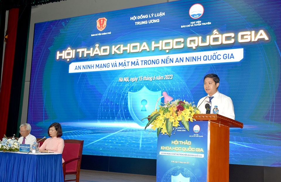 TS. Nguyễn Hữu Hùng, Phó Trưởng ban Ban Cơ yếu Chính phủ phát biểu khai mạc Hội thảo TS. Nguyễn Hữu Hùng, Phó Trưởng ban Ban Cơ yếu Chính phủ phát biểu khai mạc Hội thảo