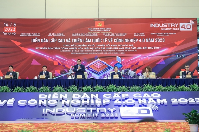Đẩy mạnh chuyển đổi số và chuyển đổi xanh, tạo đột phá rút ngắn quá trình công nghiệp hóa, hiện đại hóa