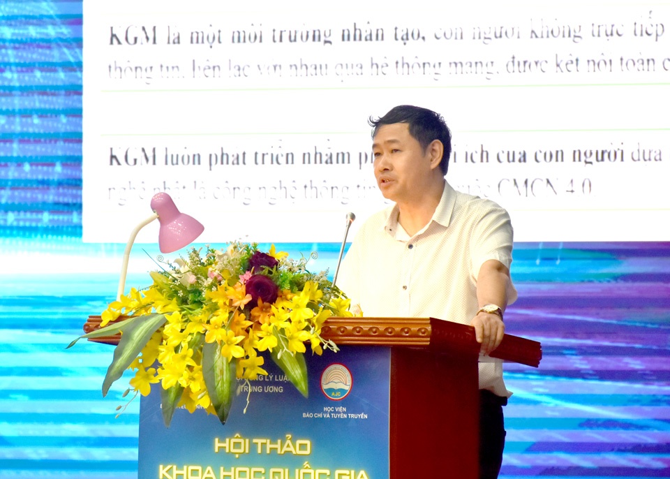 Đại tá, PGS,TS. Nguyễn Tùng Hưng, Phó Tư lệnh BTL 86, Bộ Quốc phòng tham luận tại Hội thảo chủ đề: “Một số vấn đề đặt ra trong bảo vệ tổ quốc trên không gian mạng” Đại tá, PGS,TS. Nguyễn Tùng Hưng, Phó Tư lệnh BTL 86, Bộ Quốc phòng tham luận tại Hội thảo chủ đề: “Một số vấn đề đặt ra trong bảo vệ tổ quốc trên không gian mạng”