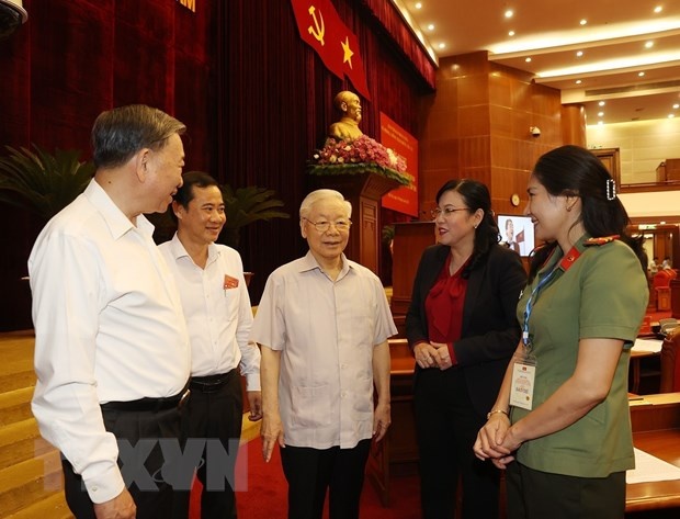 Tổng Bí thư Nguyễn Phú Trọng với các đại biểu dự hội nghị. (Ảnh: Trí Dũng/TTXVN)