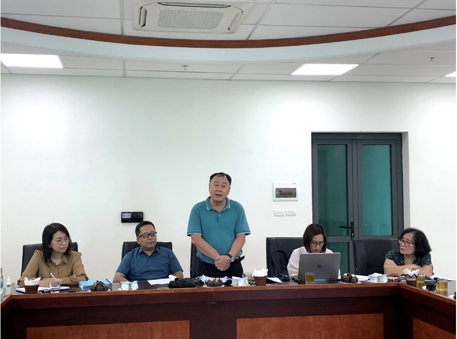 PGS. TS Phạm Bích San, đại diện cho Tạp chí Kinh tế nghe nhìn Việt Nam PGS. TS Phạm Bích San, đại diện cho Tạp chí Kinh tế nghe nhìn Việt Nam