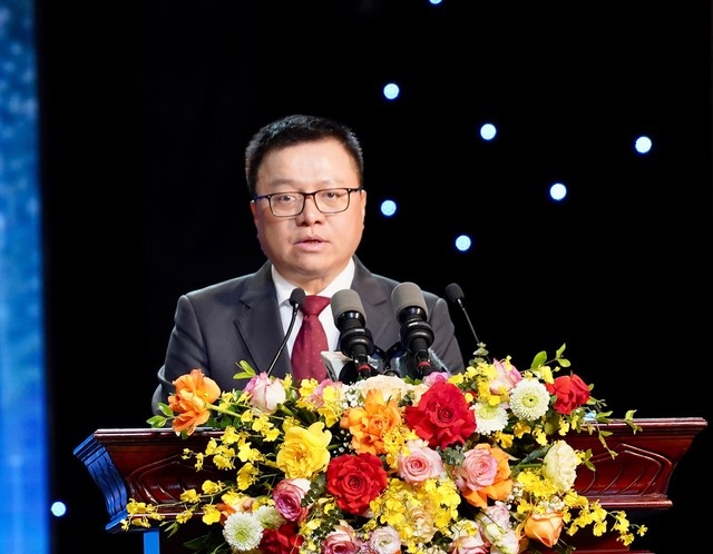 Đồng chí Lê Quốc Minh, Ủy viên Trung ương Đảng, Tổng biên tập báo Nhân Dân, Phó trưởng Ban Tuyên giáo Trung ương, Chủ tịch Hội Nhà báo Việt Nam phát biểu khai mạc - Ảnh: VGP/Nhật Bắc