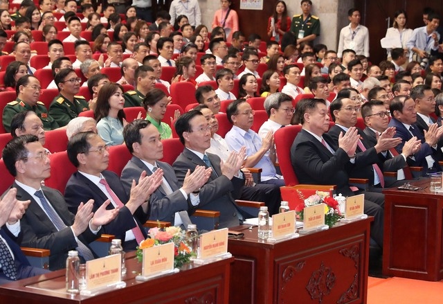 Các đồng chí lãnh đạo Đảng, Nhà nước tham dự lễ trao giải - Ảnh: VGP/Nhật Bắc