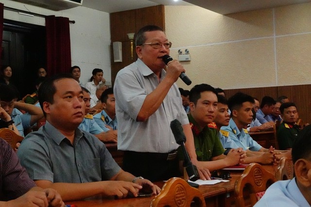 Cử tri quan tâm đến công tác phòng chống tiêu cực, lừa đảo tràn lan trên mạng hiện nay - Ảnh: VGP/Lưu Hương