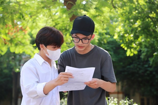 Thí sinh làm thủ tục dự thi tốt nghiệp trung học phổ thông tại Hà Nội. (Ảnh: Hoài Nam/Vietnam+)