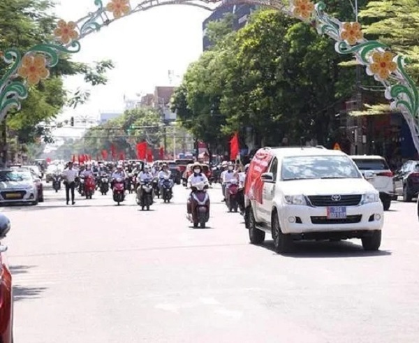 Sau buổi mit tinh các đoàn thể diễu hành tuyên truyền người dân nâng cao công tác vệ sinh môi trường, vệ sinh cá nhân phòng, chống dịch bệnh Sau buổi mit tinh các đoàn thể diễu hành tuyên truyền người dân nâng cao công tác vệ sinh môi trường, vệ sinh cá nhân phòng, chống dịch bệnh