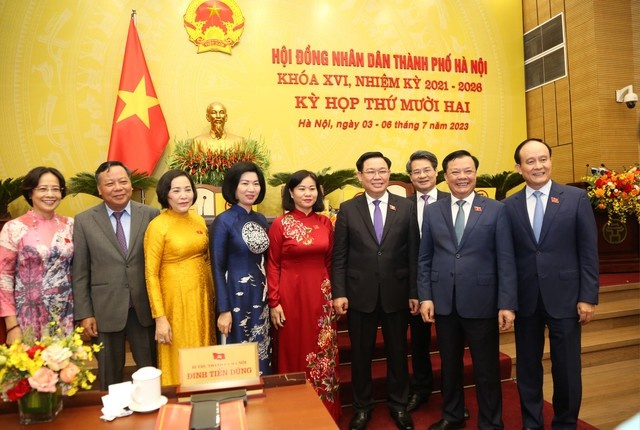 Chủ tịch Quốc hội Vương Đình Huệ cùng lãnh đạo TP. Hà Nội và các đại biểu HĐND tại kỳ họp thứ 12 HĐND Thành phố - Ảnh: VGP/GH