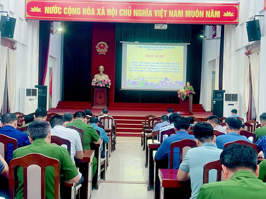 Thanh Trì: Nước rút hỗ trợ người dân cài đặt kích hoạt định danh điện tử