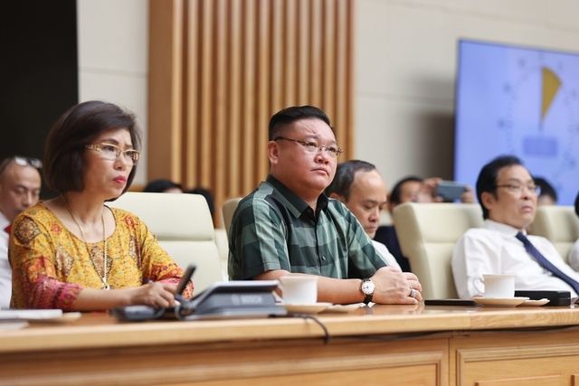 Thủ tướng một lần nữa nhấn mạnh, đây là lúc cần chung tay, đoàn kết, thống nhất để tháo gỡ khó khăn - Ảnh: VGP/Nhật Bắc