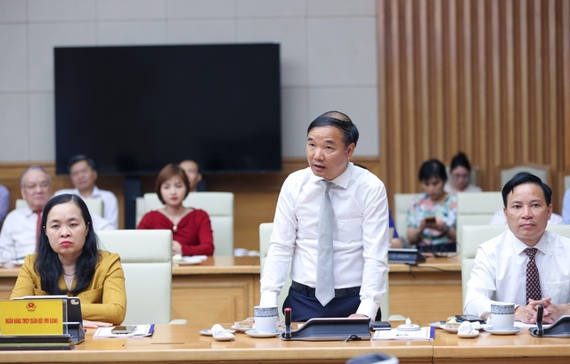 Thủ tướng nhấn mạnh quan điểm, ngân hàng và doanh nghiệp cần lắng nghe, chia sẻ nhiều hơn, tôn trọng, có trách nhiệm với nhau, cùng nhau tháo gỡ khó khăn, vướng mắc - Ảnh: VGP/Nhật Bắc