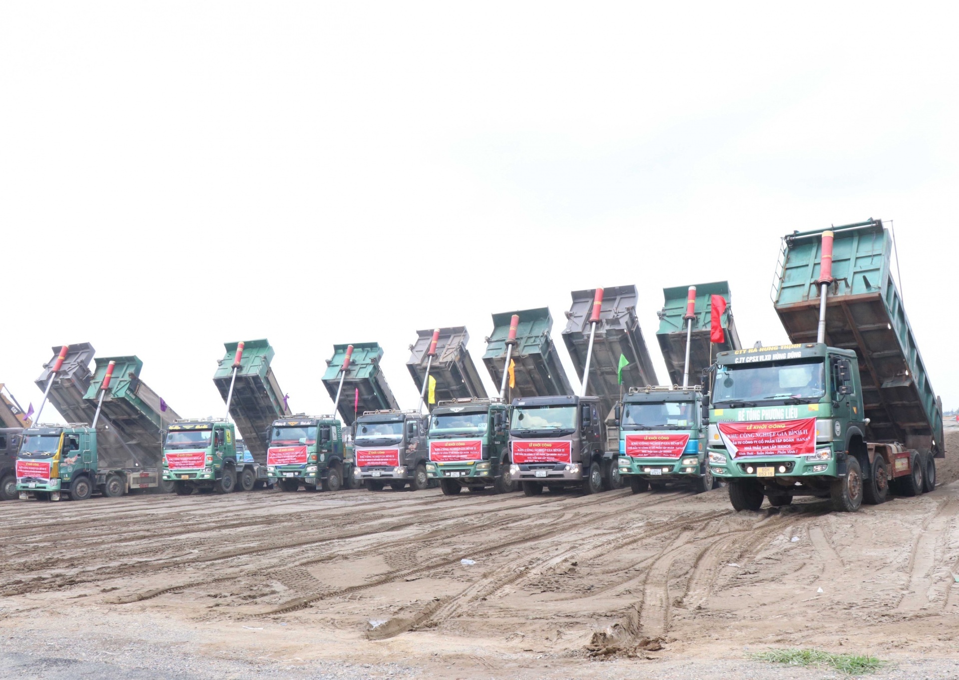 Dự án Khu công nghiệp Gia Bình 2 có quy mô sử dụng đất lên tới 250 ha, tổng vốn đầu tư dự kiến 3.956,8 tỷ đồng. Đến thời điểm hiện tại đã giải phóng mặt bằng được 248/250 ha.