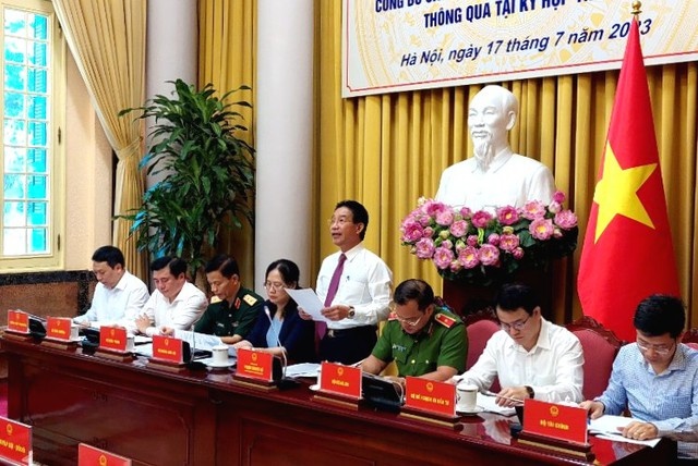 Phó Chủ nhiệm Văn phòng Chủ tịch nước Phạm Thanh Hà công bố Lệnh của Chủ tịch nước công bố 8 luật vừa được Quốc hội khóa XV thông qua tại kỳ họp thứ 5 - Ảnh: VGP/Nguyễn Hoàng