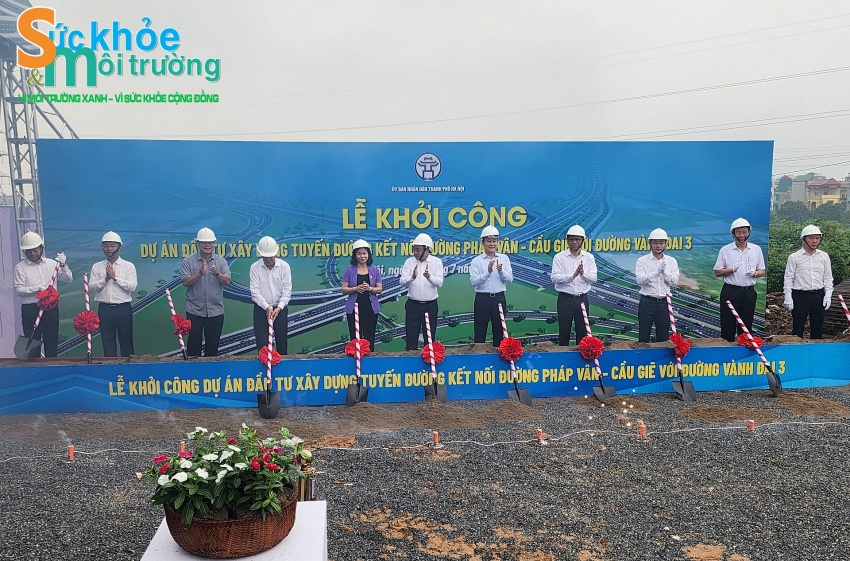 Lãnh đạo thành phố Hà Nội thực hiện nghi lễ khởi công.