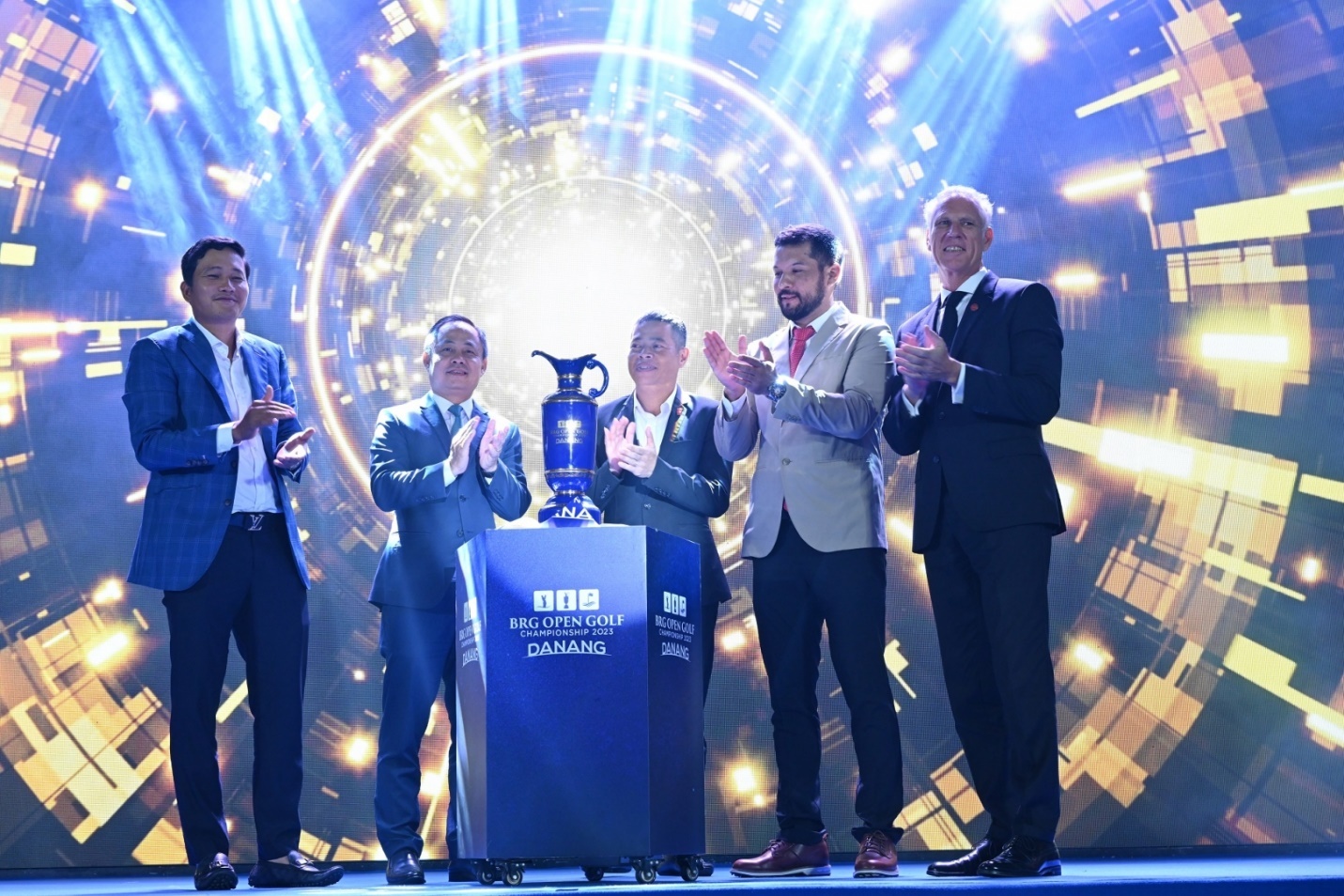 Ban tổ chức công bố chiếc Cúp vô địch lấy cảm hứng từ cúp Claret Jug của giải Major The Open Championship danh giá, được làm từ Gốm Chu Đậu, tinh hoa gốm cổ truyền Việt Nam gần 600 năm tuổi