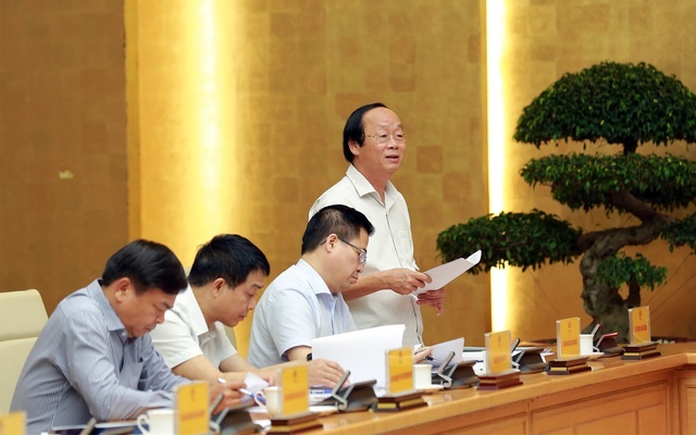 Thứ trưởng Bộ Công an Nguyễn Duy Ngọc đề nghị tăng cường thanh tra, kiểm tra về bảo vệ môi trường nguồn nước hệ thống Bắc Hưng Hải - Ảnh: VGP/Minh Khôi