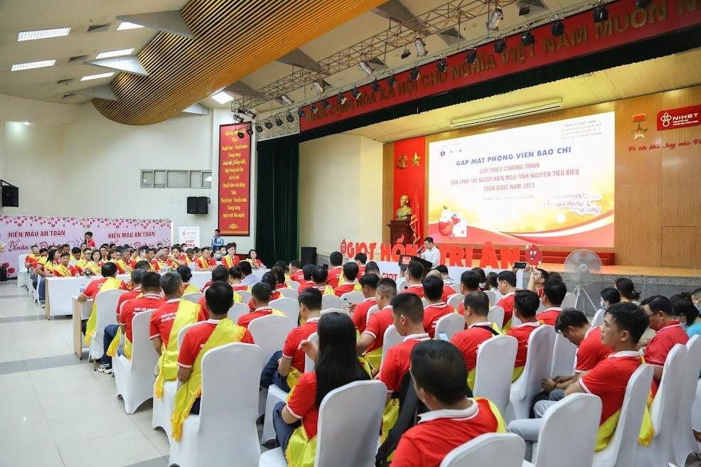 Tôn vinh 100 người hiến máu tiêu biểu toàn quốc năm 2023 Tôn vinh 100 người hiến máu tiêu biểu toàn quốc năm 2023