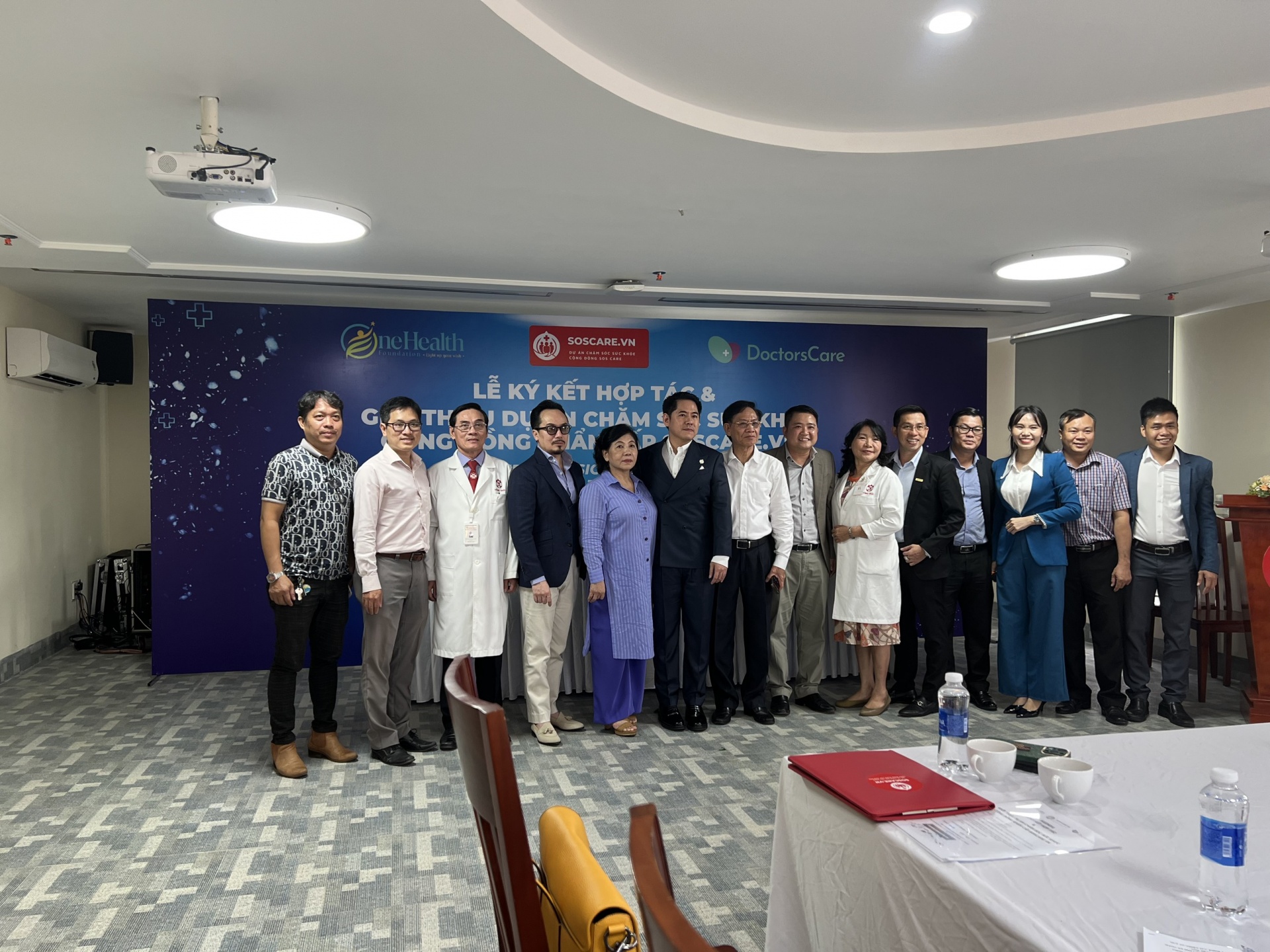 Ký kết và tham vấn cộng đồng dự án Chăm sóc sức khỏe cộng đồng khẩn cấp