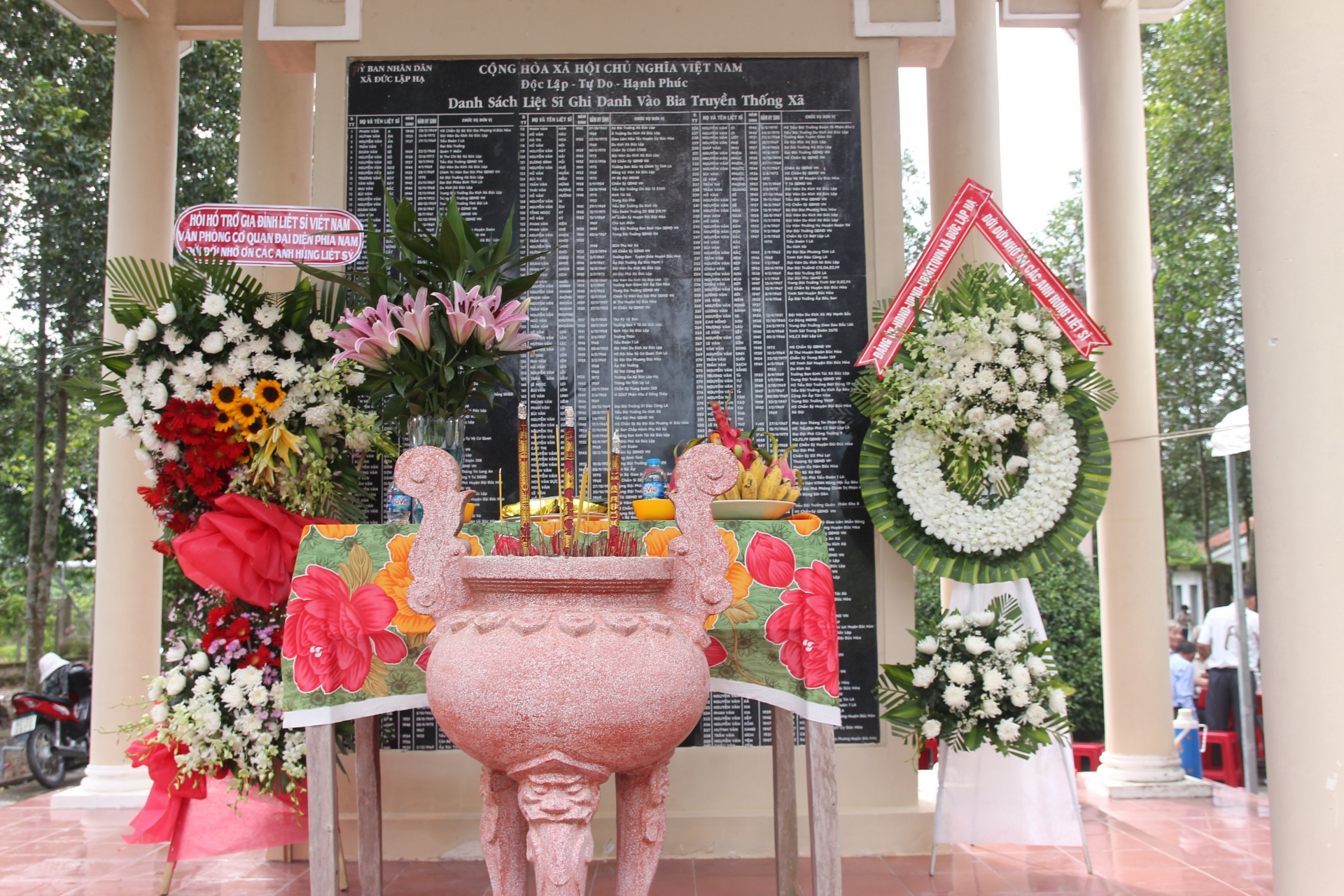 Thăm, tặng quà cho mẹ Việt Nam anh hùng nhân kỷ niệm ngày Thương binh liệt sĩ