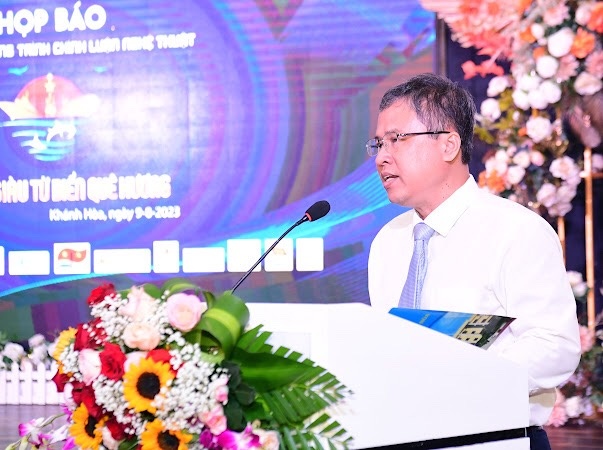 Ông Trần Hòa Nam - Phó Chủ tịch UBND tỉnh Khánh Hòa phát biểu tại buổi họp báo.