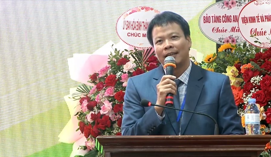 TS.LS Đồng Xuân Thụ, Tổng biên tập Tạp chí Môi trường và Đô thị Việt Nam phát biểu TS.LS Đồng Xuân Thụ, Tổng biên tập Tạp chí Môi trường và Đô thị Việt Nam phát biểu