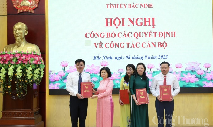 Bắc Ninh công bố quyết định về công tác cán bộ Bắc Ninh công bố quyết định về công tác cán bộ