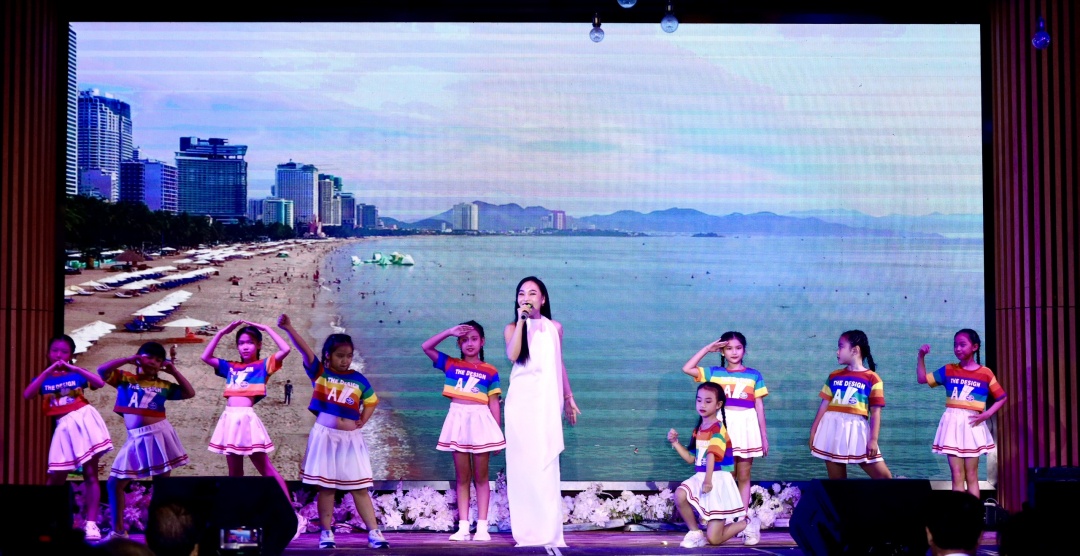 Hơn 500 triệu đồng ủng hộ quỹ từ thiện từ đêm nhạc “Trái tim nhân ái” Hơn 500 triệu đồng ủng hộ quỹ từ thiện từ đêm nhạc “Trái tim nhân ái”