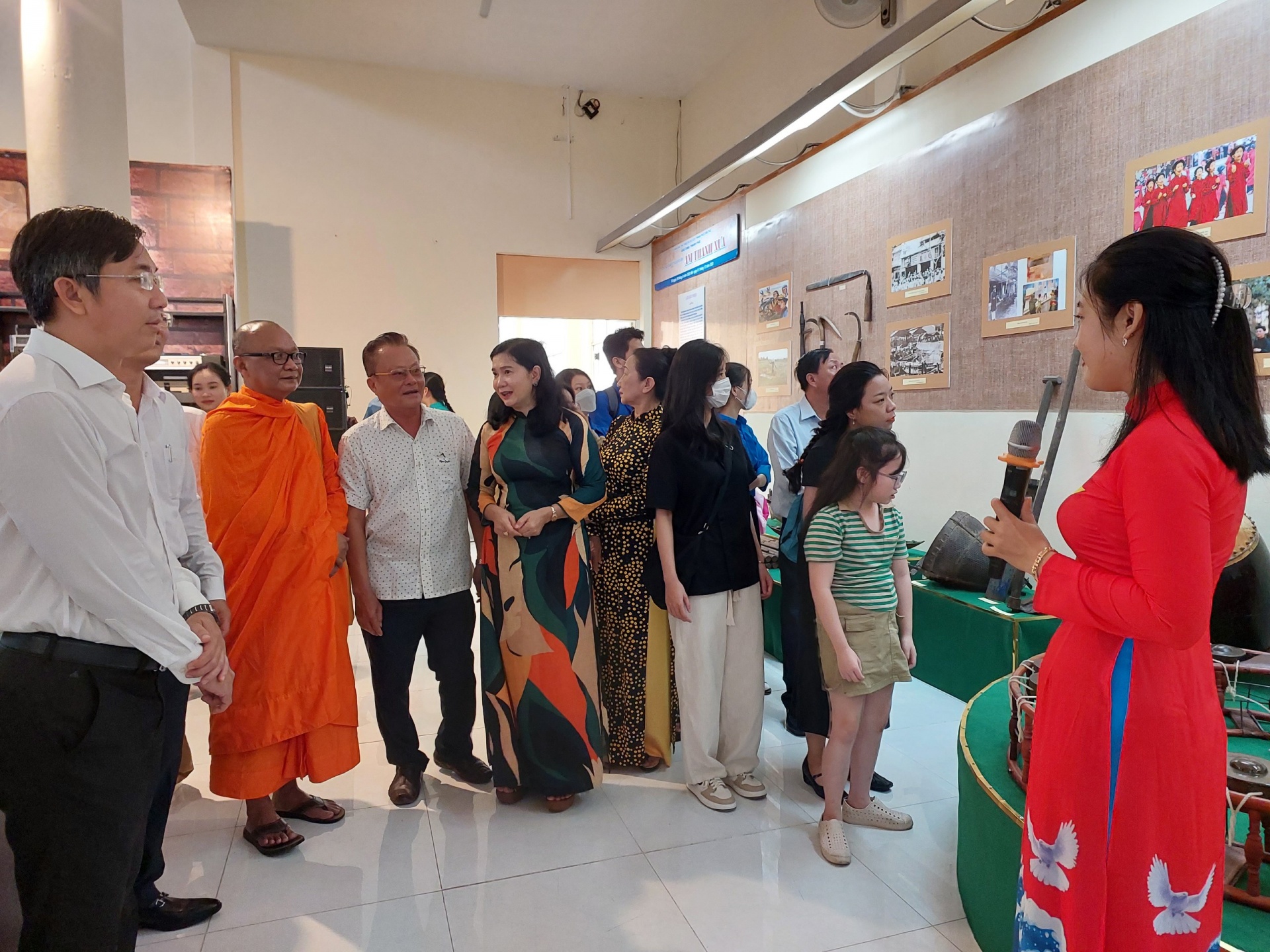 Cần Thơ: Khai mạc triển lãm ảnh “Biển đảo Việt Nam - Đẹp và thanh bình” và trưng bày chuyên đề “Âm thanh xưa”