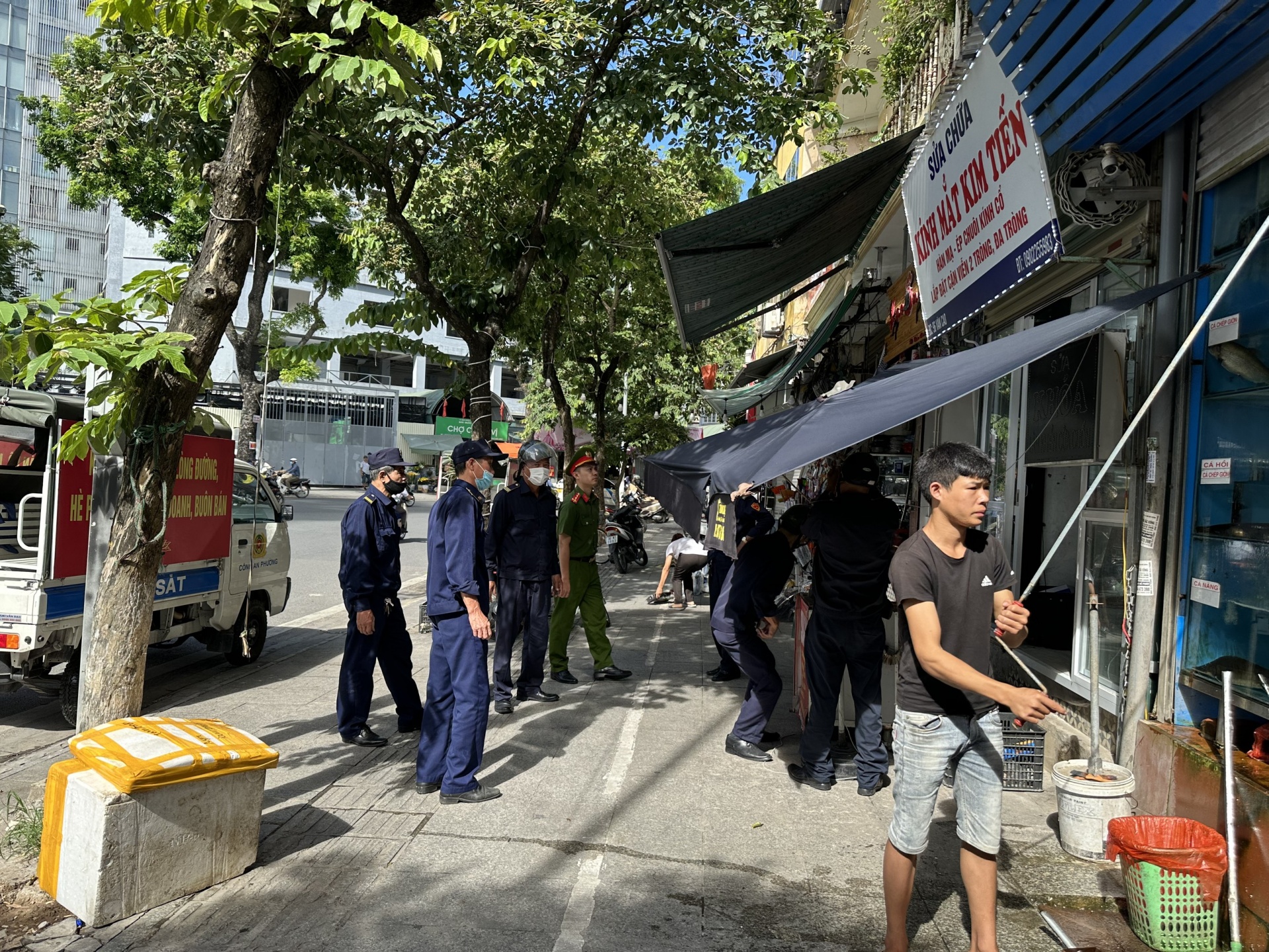 Công an phường Thành Công, ra quân xử lý vi phạm trật tự đô thị 