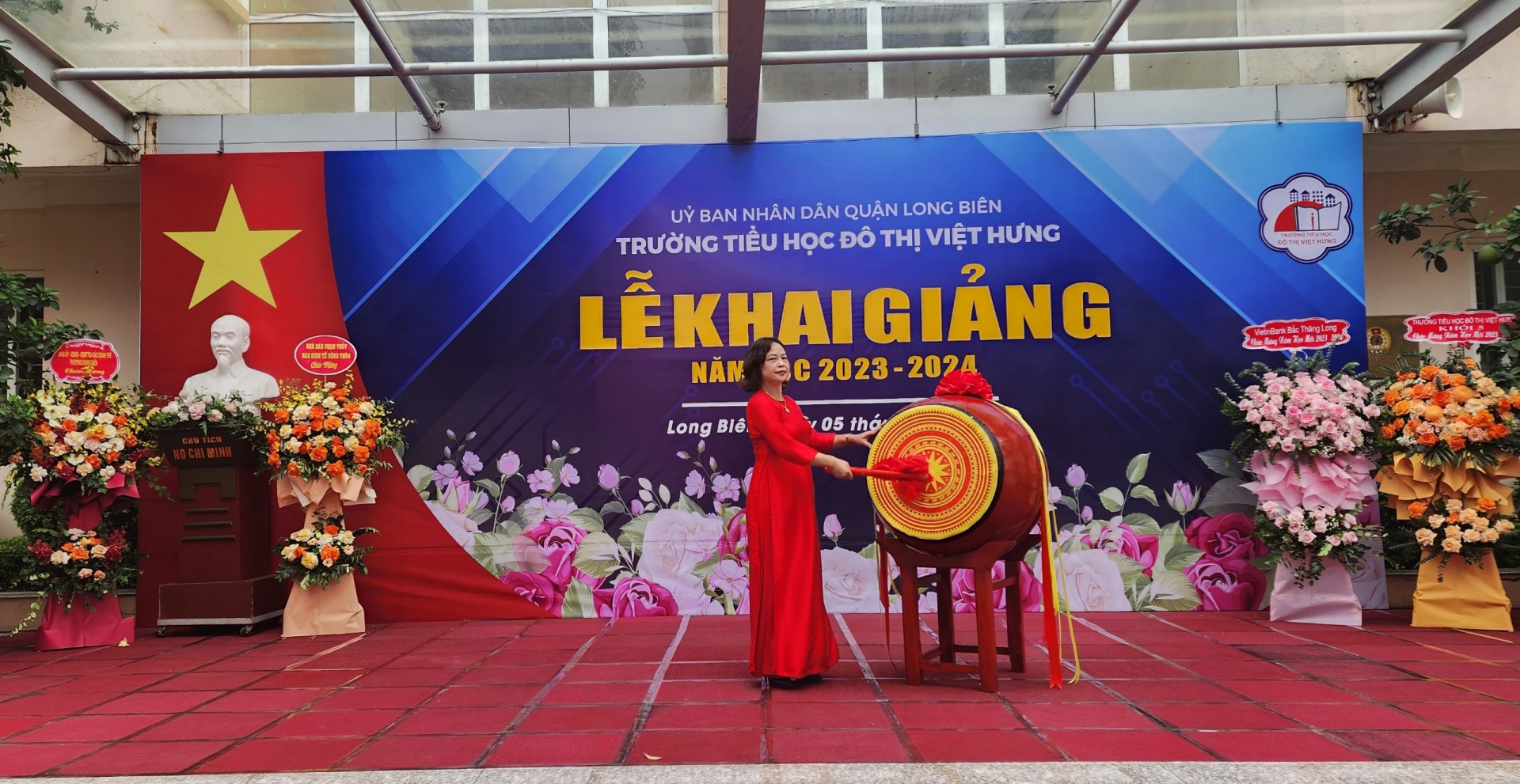 Trường tiểu học Đô thị Việt Hưng: Chào mừng năm học mới