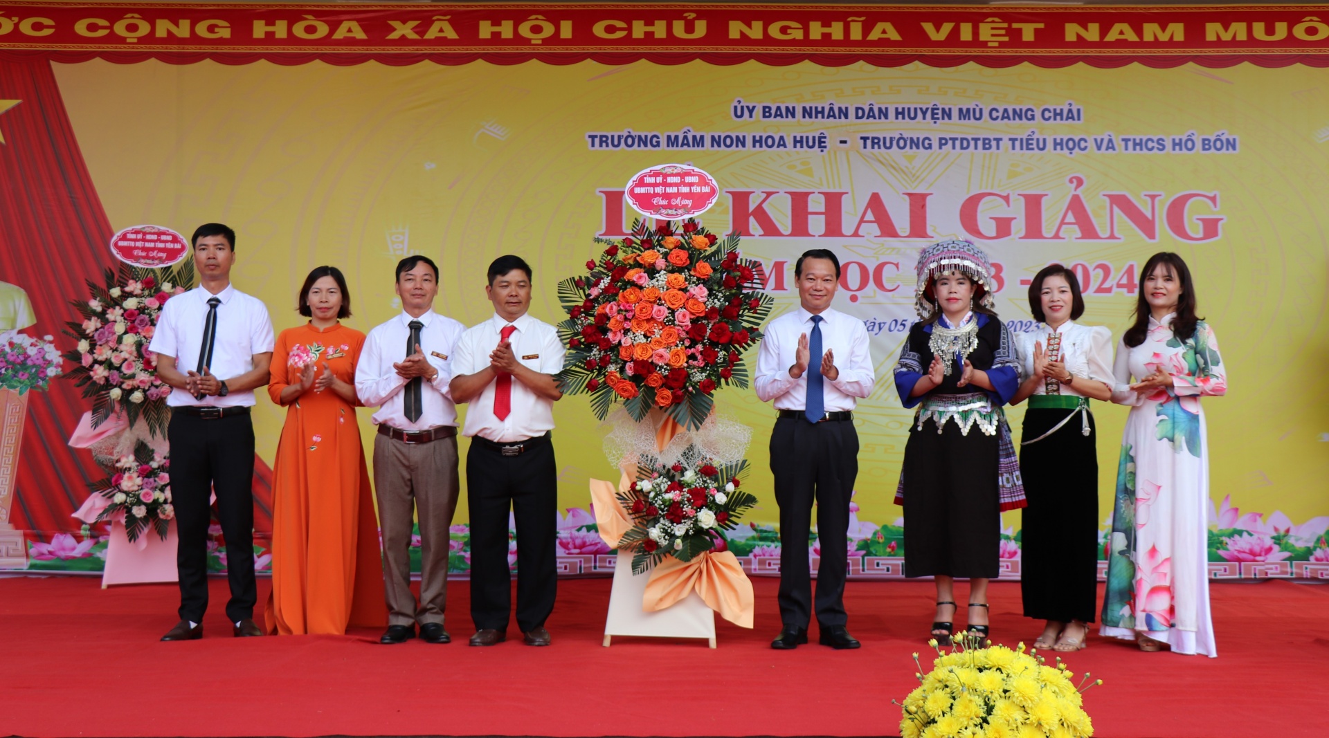 Bí thư Tỉnh ủy Đỗ Đức Duy dự khai giảng năm học mới các trường học tại xã Hồ Bốn, huyện Mù Cang Chải Bí thư Tỉnh ủy Đỗ Đức Duy dự khai giảng năm học mới các trường học tại xã Hồ Bốn, huyện Mù Cang Chải