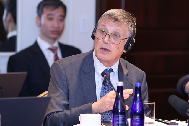 GS. David Dapice, Kinh tế trưởng, Chương trình Việt Nam, Trường Harvard Kennedy: Việt Nam cũng phải cố gắng nhiều hơn nữa trong tự cường kinh tế, khi nền kinh tế có nhiều điểm sáng nhưng cũng còn không ít khó khăn - Ảnh: VGP/Nhật Bắc