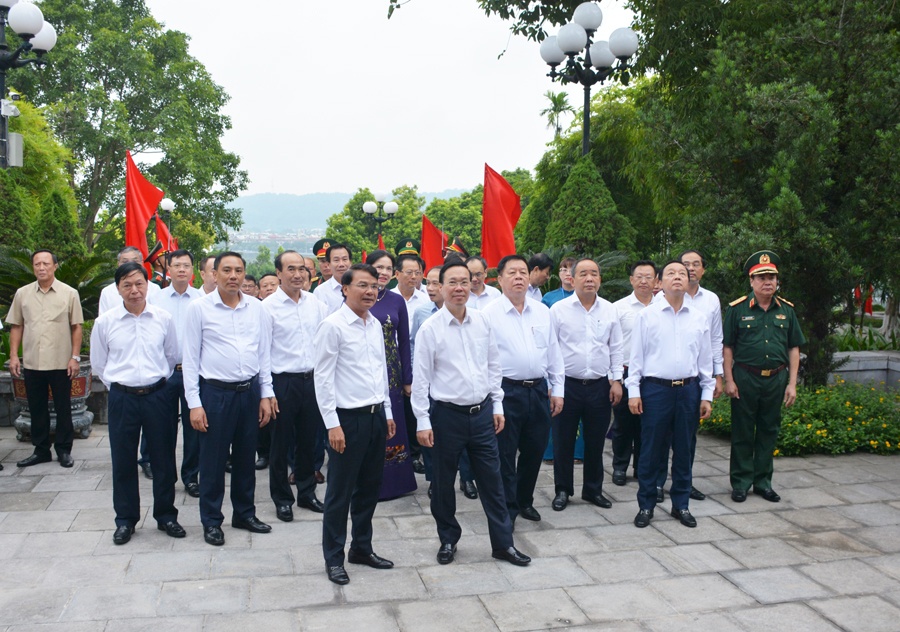 Đoàn đại biểu lãnh đạo Đảng, Nhà nước, các ban, bộ, ngành, đoàn thể Trung ương và lãnh đạo tỉnh Lào Cai.