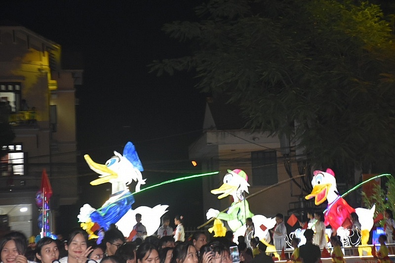 Những nhân vật hoạt hình nổi tiếng cũng đã được tái hiện trong đêm hội Những nhân vật hoạt hình nổi tiếng cũng đã được tái hiện trong đêm hội