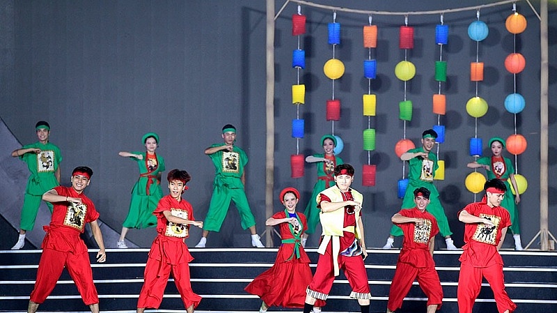 Các tiết mục văn nghệ sôi động Các tiết mục văn nghệ sôi động