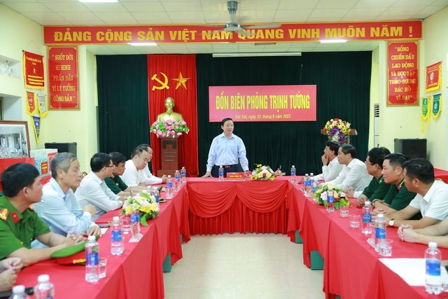 Phó Thủ tướng Trần Hồng Hà thăm, động viên cán bộ, chiến sĩ đoàn biên phòng Trịnh Tường - Ảnh: VGP/MK