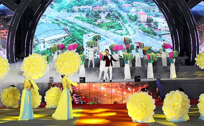 Chương II có nội dung “Sức bật cho thành phố bên sông”. 