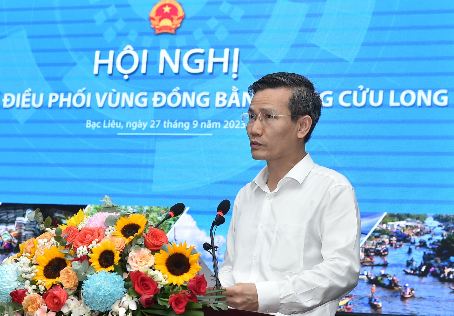 Đồng chí Cao Huy, Phó Chủ nhiệm Văn phòng Chính phủ Phó Chủ nhiệm công bố Quyết định số 974/QĐ-TT ngày 19/8/2023 thành lập Hội đồng điều phối vùng đồng bằng sông Cửu Long. Ảnh VGP/Trần Mạnh