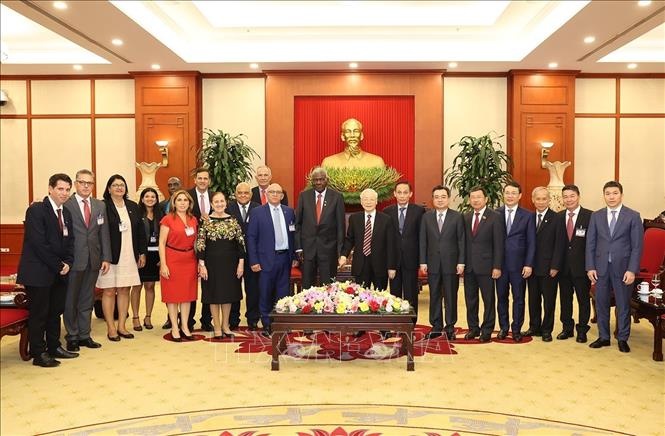 Tổng Bí thư Nguyễn Phú Trọng và Chủ tịch Quốc hội Cuba Esteban Lazo Hernandez cùng các đại biểu
