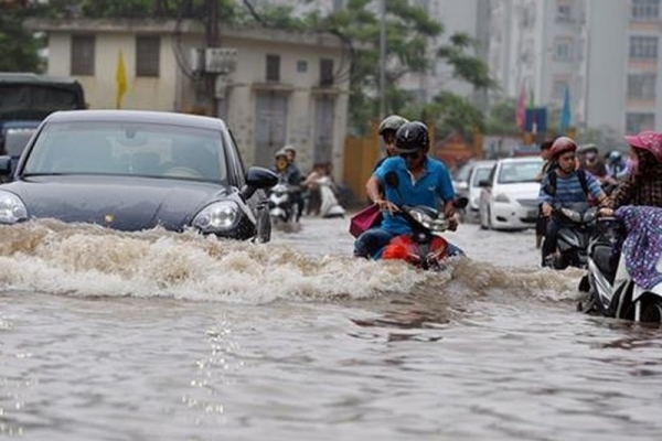 Hà Nội ra công điện yêu cầu ứng phó các sự cố môi trường trong mùa mưa bão