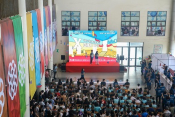 lan toa dam me khoa hoc cung cac amsers tai trien lam science tornado