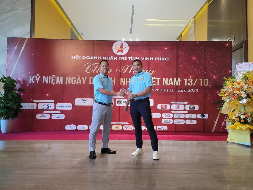 undefined Kỷ niệm Ngày truyền thống Doanh nhân Việt Nam 13/10 và trao