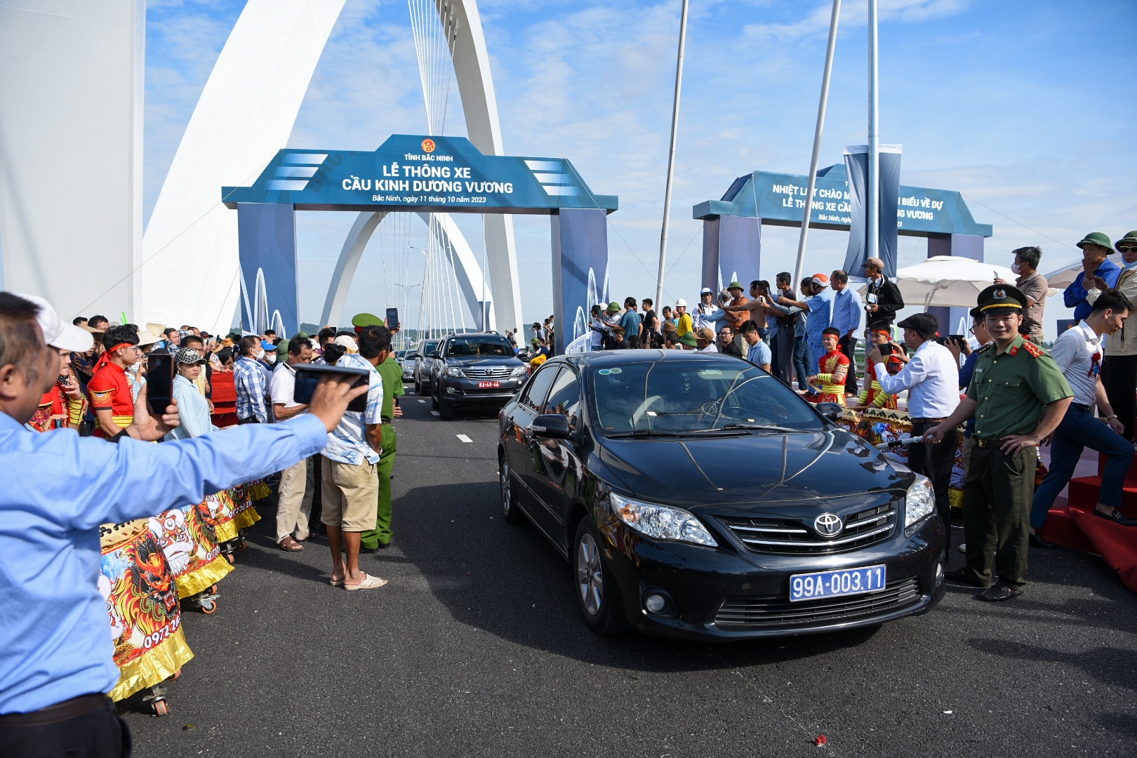 Bắc Ninh thông xe cầu vòm thép cao nhất Việt Nam Bắc Ninh thông xe cầu vòm thép cao nhất Việt Nam