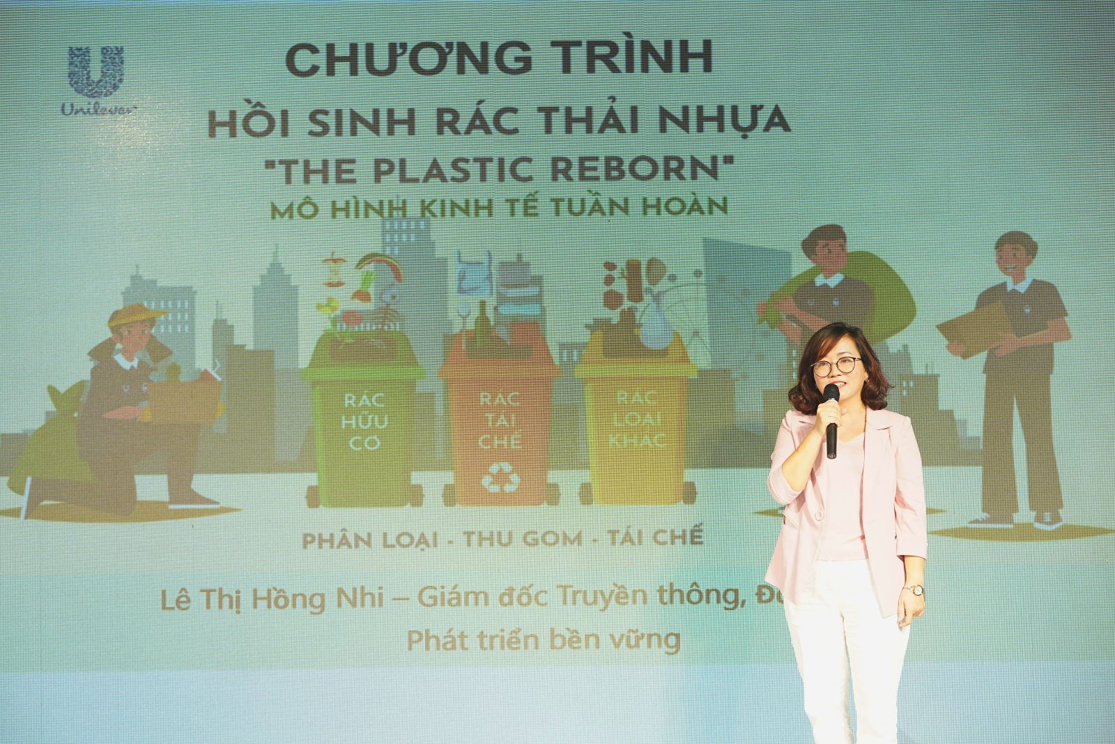 Bà Lê Thị Hồng Nhi – Giám đốc Truyền thông và Đối ngoại Unilever Việt Nam - chia sẻ tại chương trình. Bà Lê Thị Hồng Nhi – Giám đốc Truyền thông và Đối ngoại Unilever Việt Nam - chia sẻ tại chương trình.