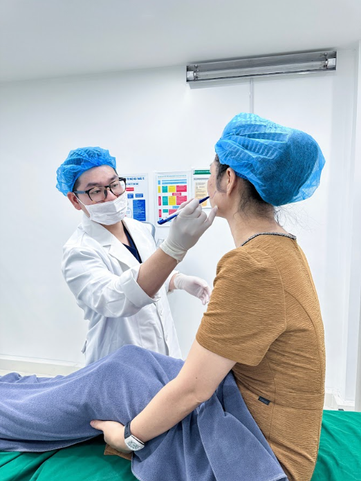 Bác sĩ Thạch Văn Chất mách bạn điều trị lõm hóp bằng công nghệ Maxfill Nano