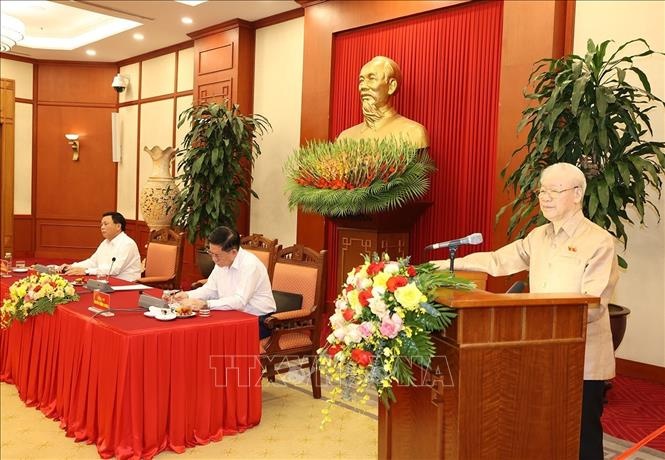 Tổng Bí thư Nguyễn Phú Trọng và các đại biểu điển hình tiêu biểu toàn quốc chụp ảnh lưu niệm - Ảnh: TTXVN